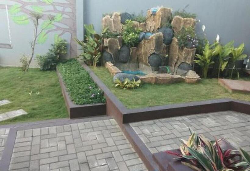 ホテル Kedai Oma Syariah Mitra Reddoorz