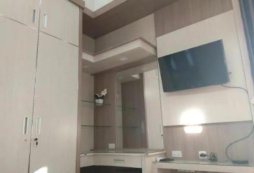 ホテル Kedai Oma Syariah Mitra Reddoorz