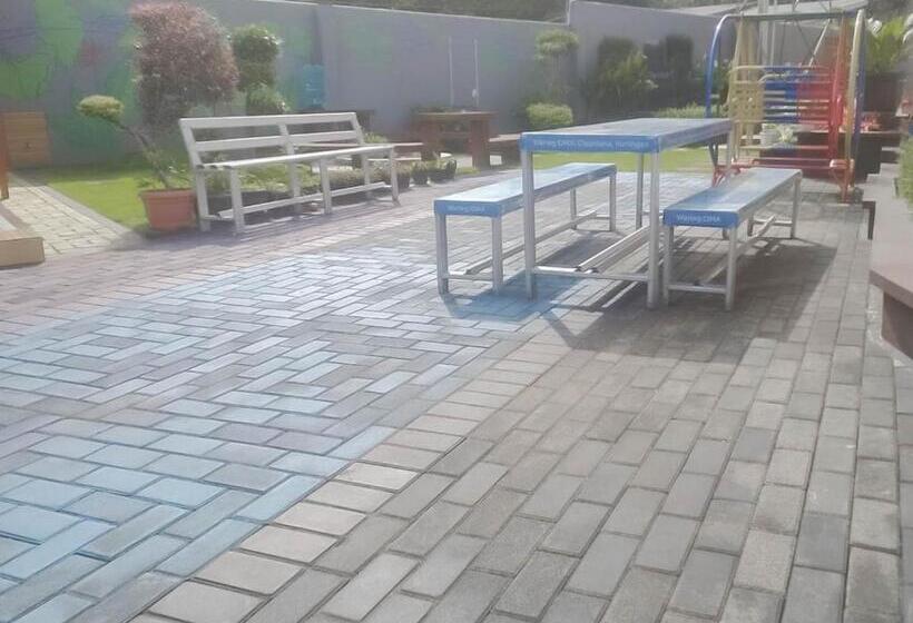 ホテル Kedai Oma Syariah Mitra Reddoorz