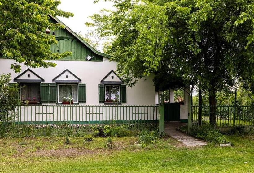 ホテル Kisparaszt Vendégház