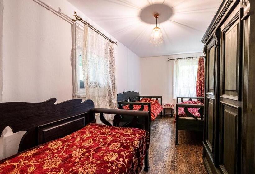 ホテル Kisparaszt Vendégház