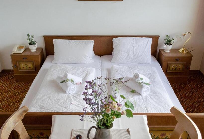 בית מלון כפרי Mitten In Der Welt   Gh Roither