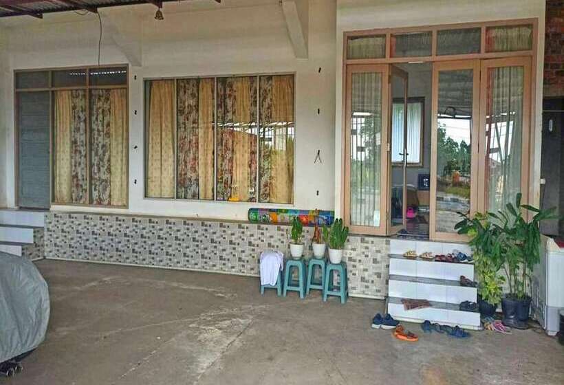 호텔 Oyo 90960 Putih Salju Homestay Syariah