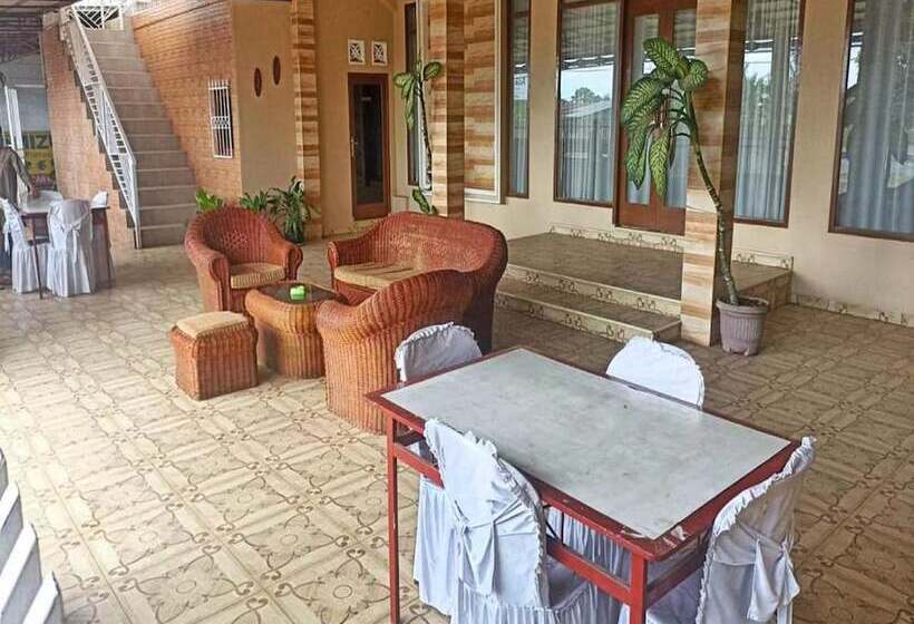 호텔 Oyo 90960 Putih Salju Homestay Syariah