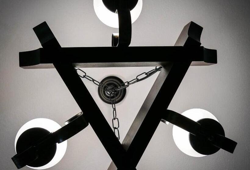 Отель Pensiunea Gradinarilor Cu Ciubăr și Stație De încărcare Electrică Auto