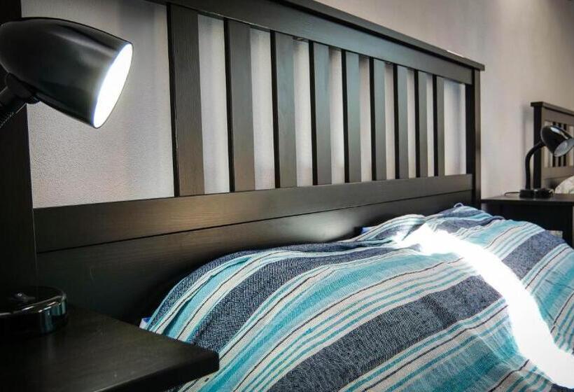 Отель Pensiunea Gradinarilor Cu Ciubăr și Stație De încărcare Electrică Auto