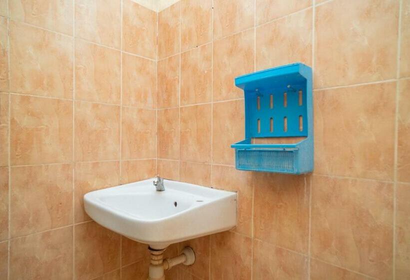 Отель Reddoorz At Jl Ahmad Yani Asam Asam