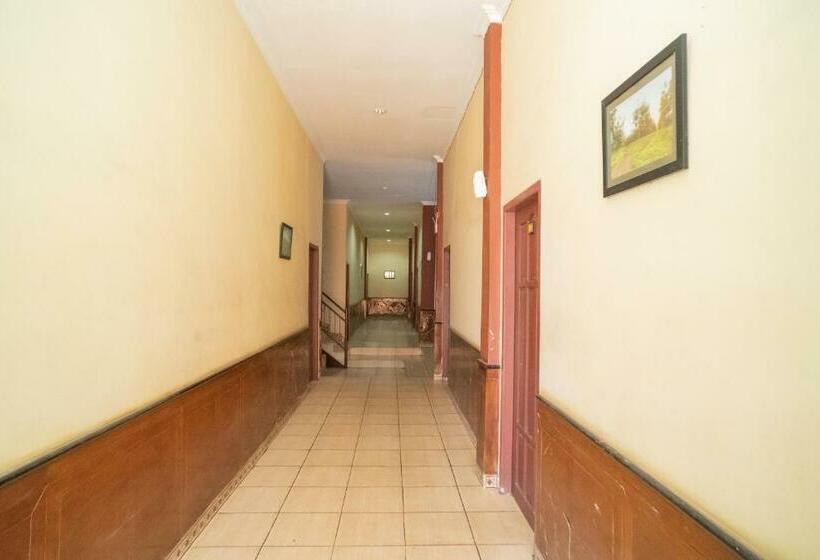 Отель Reddoorz At Jl Ahmad Yani Asam Asam