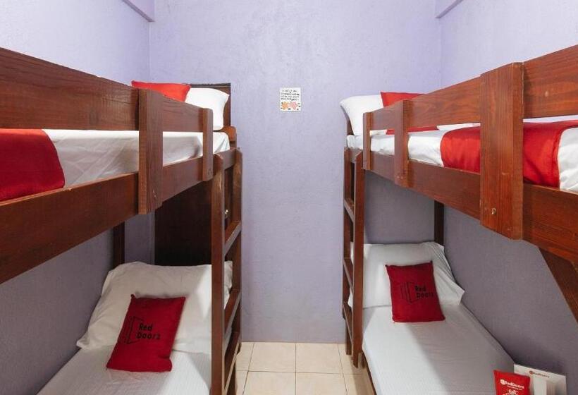 בית מלון כפרי Reddoorz Hostel @ Popoy S Backpackers Mati