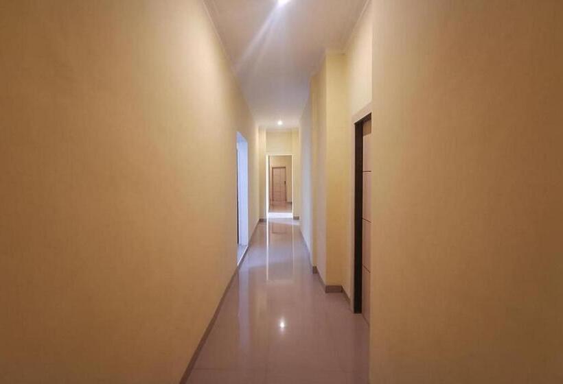 호텔 Reddoorz Near Kantor Walikota Bontang