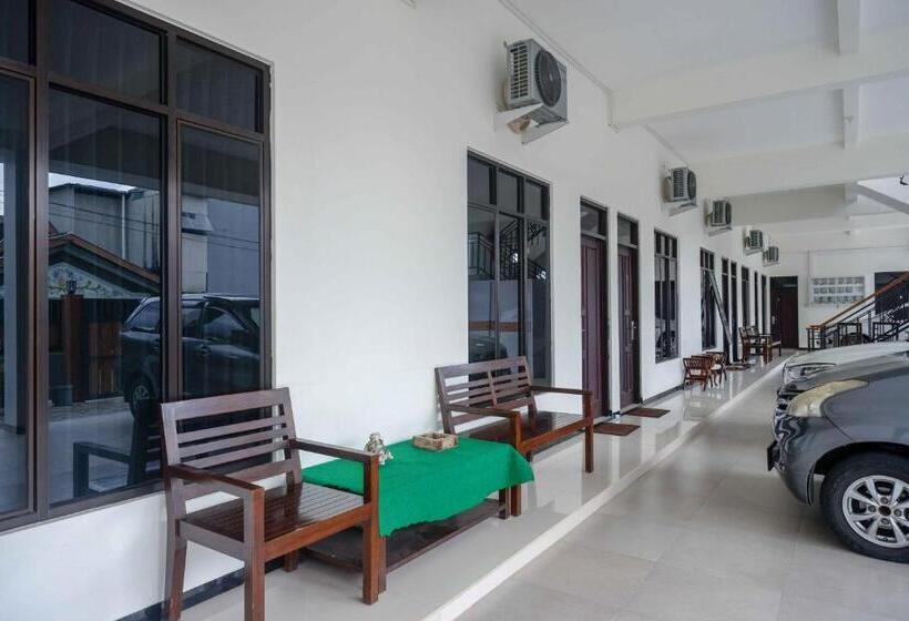 酒店 Reddoorz Near Terminal Tirtonadi 2