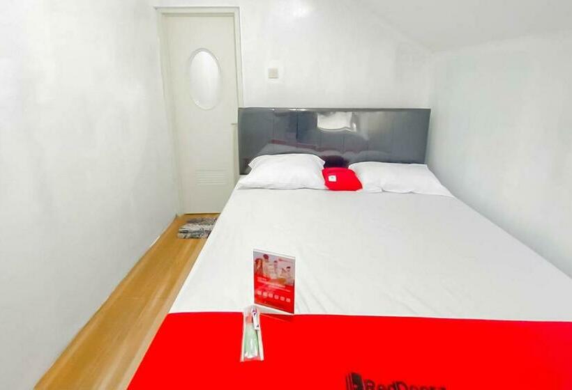 Отель Reddoorz Syariah Plus At Cipanas Cianjur