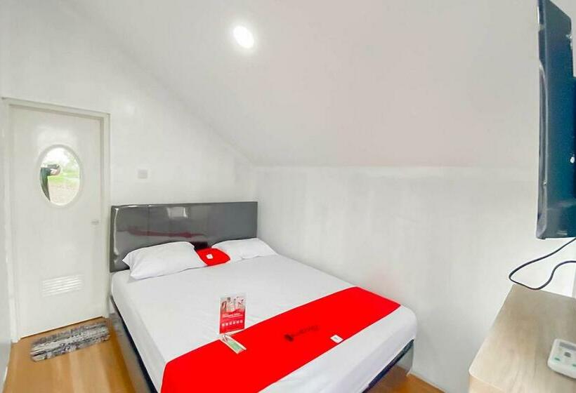 Отель Reddoorz Syariah Plus At Cipanas Cianjur