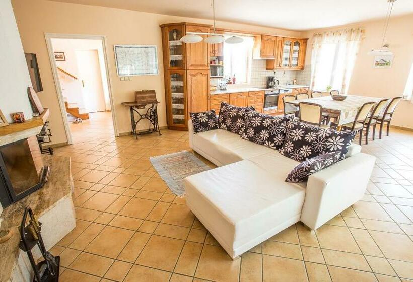 Nyirfa Apartmanház Döröske