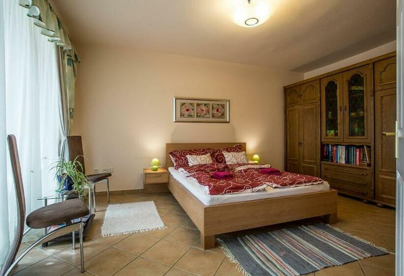 Nyirfa Apartmanház Döröske