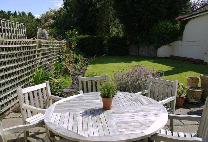 One Pelham Grove Bed & Breakfast