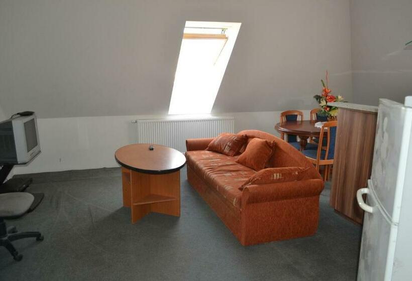 פנסיון Apartmany Alex S Bazenom