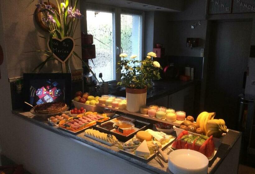 膳宿费 Aux Neuf Saules