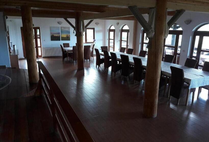 بنسيون Casa Delureni