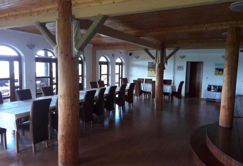 بنسيون Casa Delureni