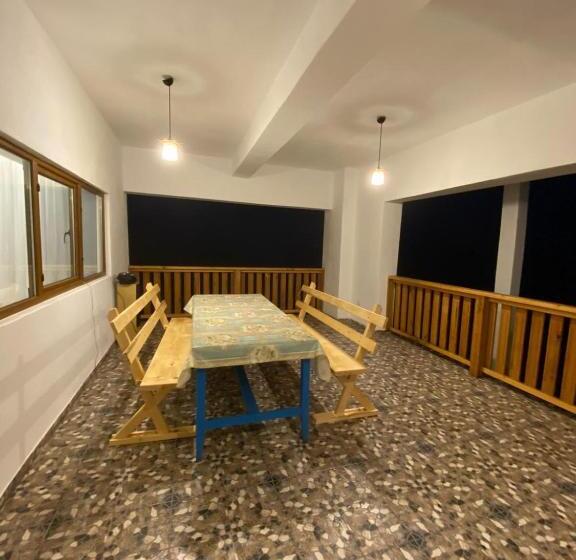 펜션 Casuta De La Munte