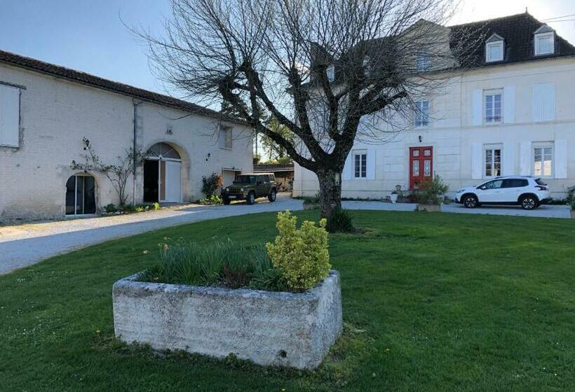 بنسيون Chez Roger Et Danielle