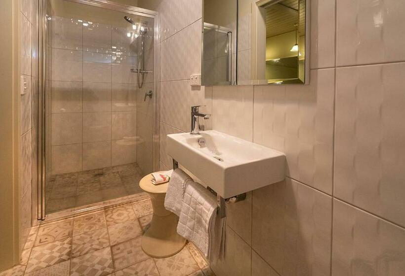 Пансион Cygnet, Studio On Sturt