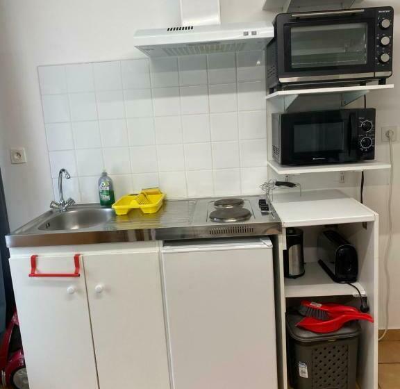 Пансион Locations De La Centrale De Belleville