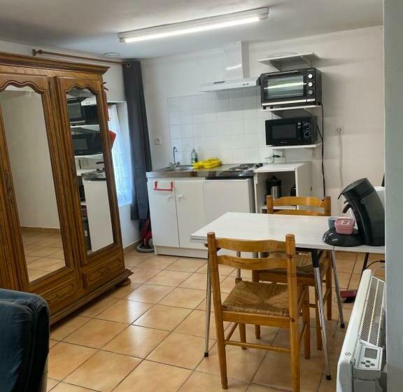 Пансион Locations De La Centrale De Belleville