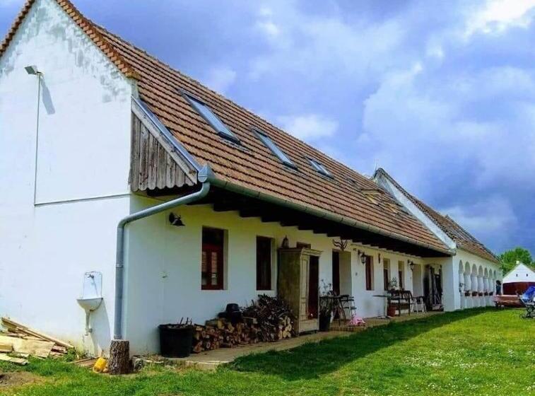 بنسيون Home Vendégház