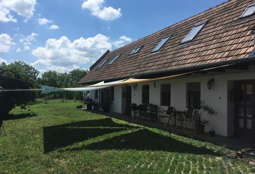 פנסיון Home Vendégház