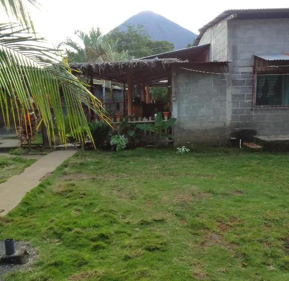 بنسيون Hostal Bullshark