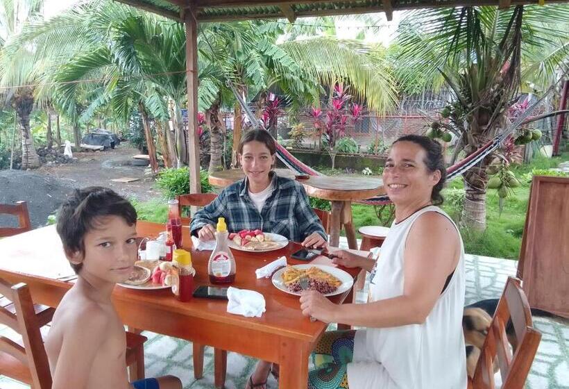 بنسيون Hostal Bullshark