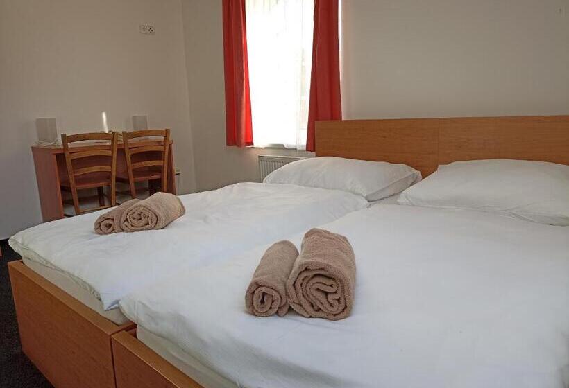 ペンション Penzion A Restaurace Bělecký Mlýn