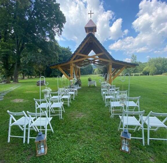 ペンション Penzion A Restaurace Bělecký Mlýn