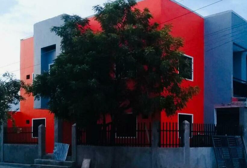 بنسيون Rozay Travellers Inn