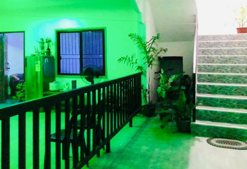 بنسيون Rozay Travellers Inn