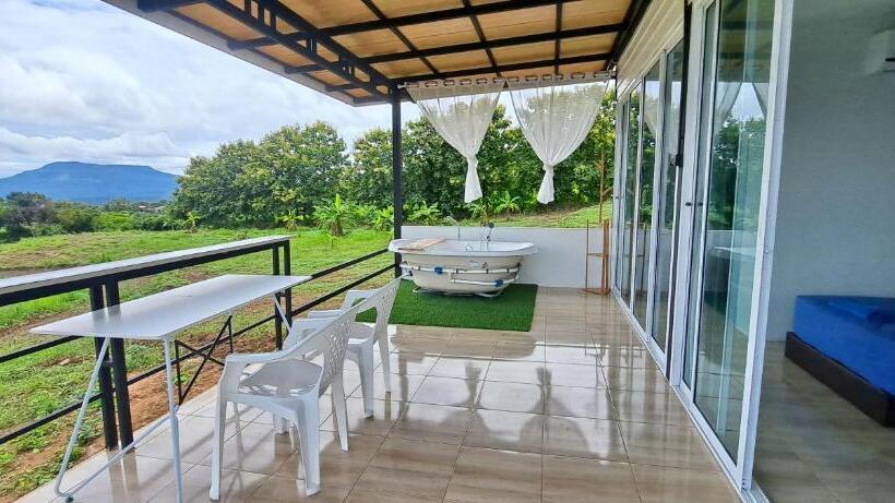 Resort บ้านไร่ระเบียงฟ้า น้ำหนาว แคมป์ปิ้ง