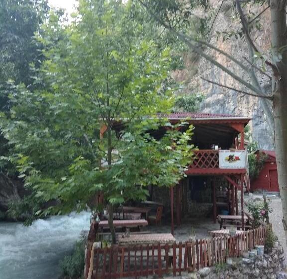 منتجع Kapuzbaşı şelalesi Baştürk Dinlenme Tesisleri