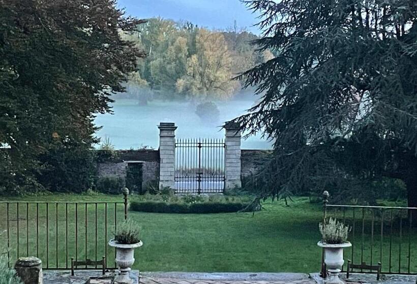 צימר Château De Contay Guesthouse   1753