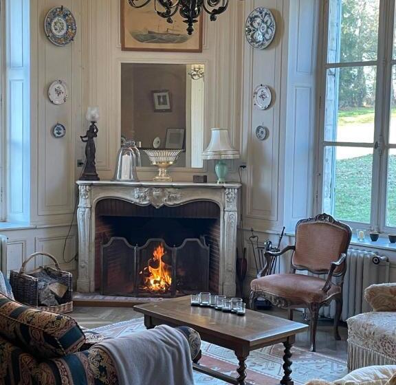 צימר Château De Contay Guesthouse   1753