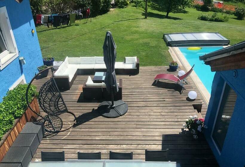 مبيت وإفطار La Maison Bleue