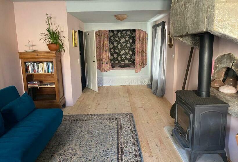 مبيت وإفطار La Maison Du Curé