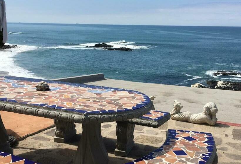 ベッドアンドブレックファースト Ocean Front Villa Sleeps 6 15  Beach Access