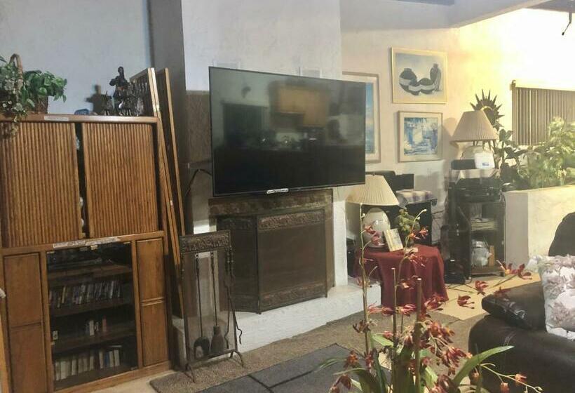 ベッドアンドブレックファースト Ocean Front Villa Sleeps 6 15  Beach Access