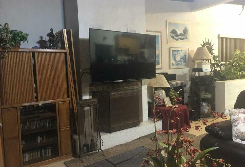 ベッドアンドブレックファースト Ocean Front Villa Sleeps 6 15  Beach Access