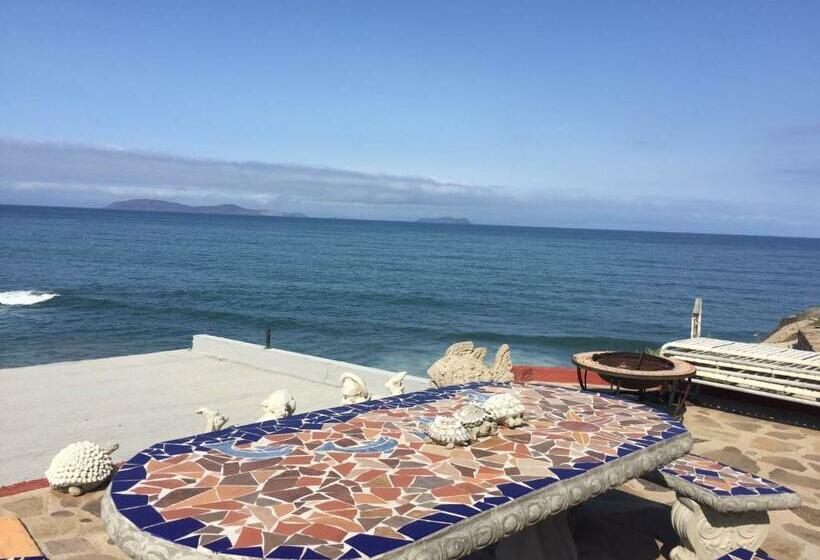 ベッドアンドブレックファースト Ocean Front Villa Sleeps 6 15  Beach Access