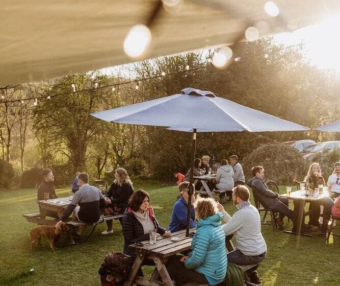 مبيت وإفطار The Cotley Inn