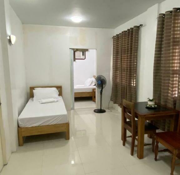 Capitol Hills Apartelle