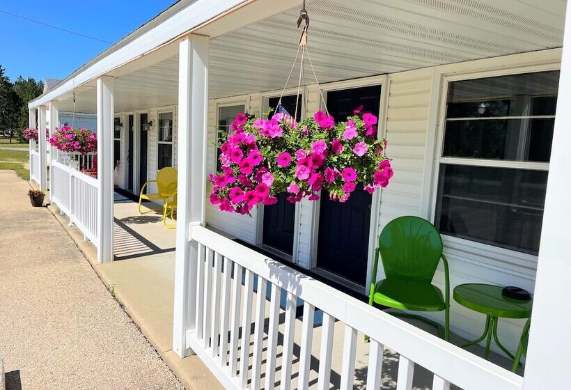 Hillcrest Inn & Motel